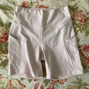 NWOT Fabletics Oasis 6" Shorts